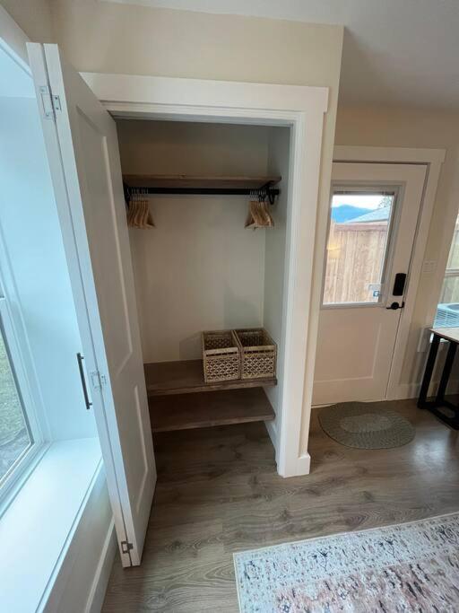 Modern Studio With Soft Tub And Mountain Views - Ratcliffe Guest Suite Duncan Exterior foto